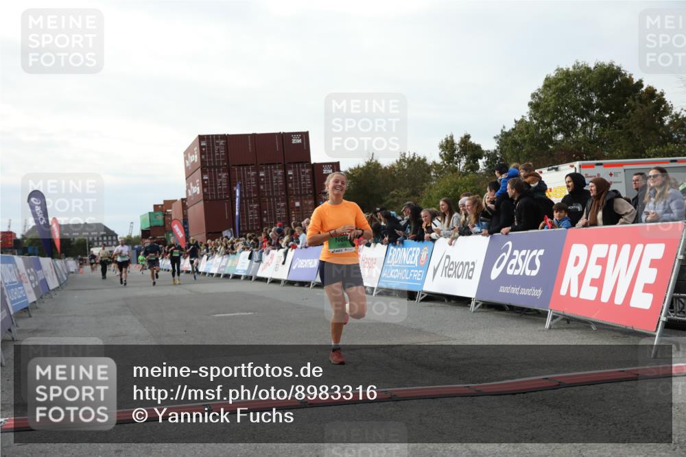 03.10.2025 - Köhlbrandbrückenlauf Yannick Fuchs http://msf.ph/oto/8983316 03.10.2025 16:06:45 Ziel 8848, 8880, 8965, 9128, 9353, 9354 meine-sportfotos.de