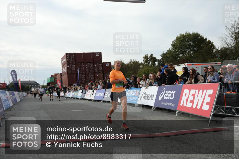 03.10.2025 - Köhlbrandbrückenlauf Yannick Fuchs http://msf.ph/oto/8983317 03.10.2025 16:06:46 Ziel 8848, 8880, 8965, 9128, 9353, 9354 meine-sportfotos.de