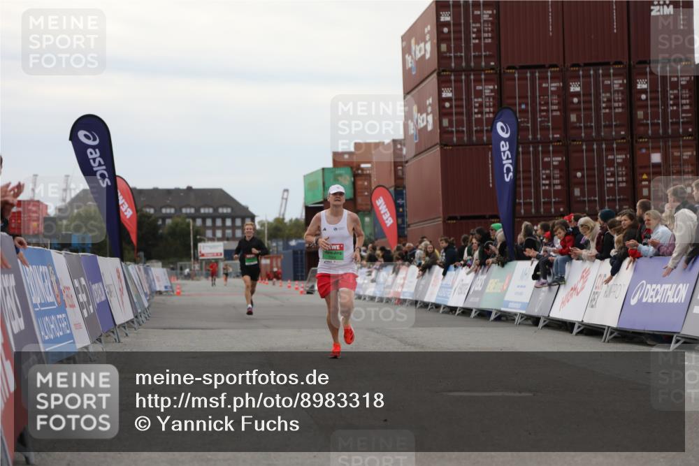 03.10.2025 - Köhlbrandbrückenlauf Yannick Fuchs http://msf.ph/oto/8983318 03.10.2025 15:51:52 Ziel 7054, 7520 meine-sportfotos.de
