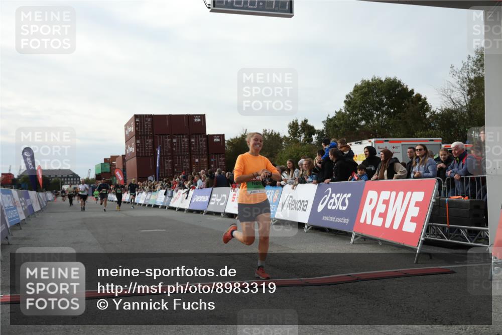 03.10.2025 - Köhlbrandbrückenlauf Yannick Fuchs http://msf.ph/oto/8983319 03.10.2025 16:06:46 Ziel 8848, 8880, 8965, 9128, 9353, 9354 meine-sportfotos.de