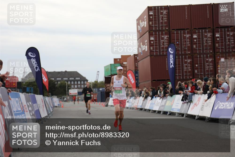 03.10.2025 - Köhlbrandbrückenlauf Yannick Fuchs http://msf.ph/oto/8983320 03.10.2025 15:51:53 Ziel 7054, 7520 meine-sportfotos.de