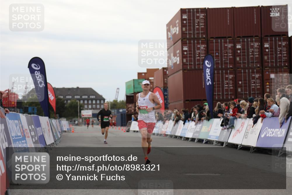 03.10.2025 - Köhlbrandbrückenlauf Yannick Fuchs http://msf.ph/oto/8983321 03.10.2025 15:51:53 Ziel 7054, 7520 meine-sportfotos.de