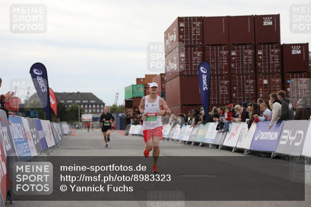 03.10.2025 - Köhlbrandbrückenlauf Yannick Fuchs http://msf.ph/oto/8983323 03.10.2025 15:51:53 Ziel 7054, 7520 meine-sportfotos.de