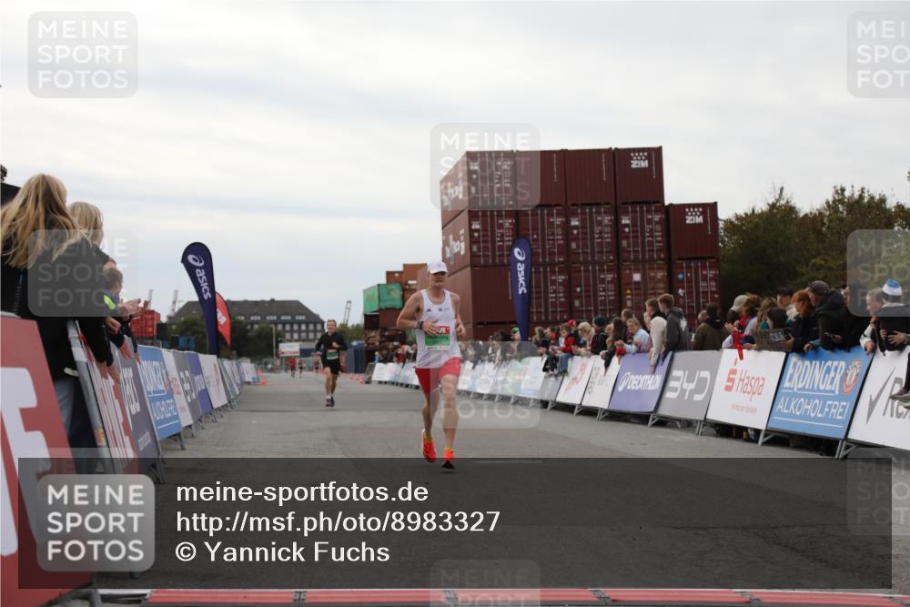 03.10.2025 - Köhlbrandbrückenlauf Yannick Fuchs http://msf.ph/oto/8983327 03.10.2025 15:51:54 Ziel 7054, 7520 meine-sportfotos.de