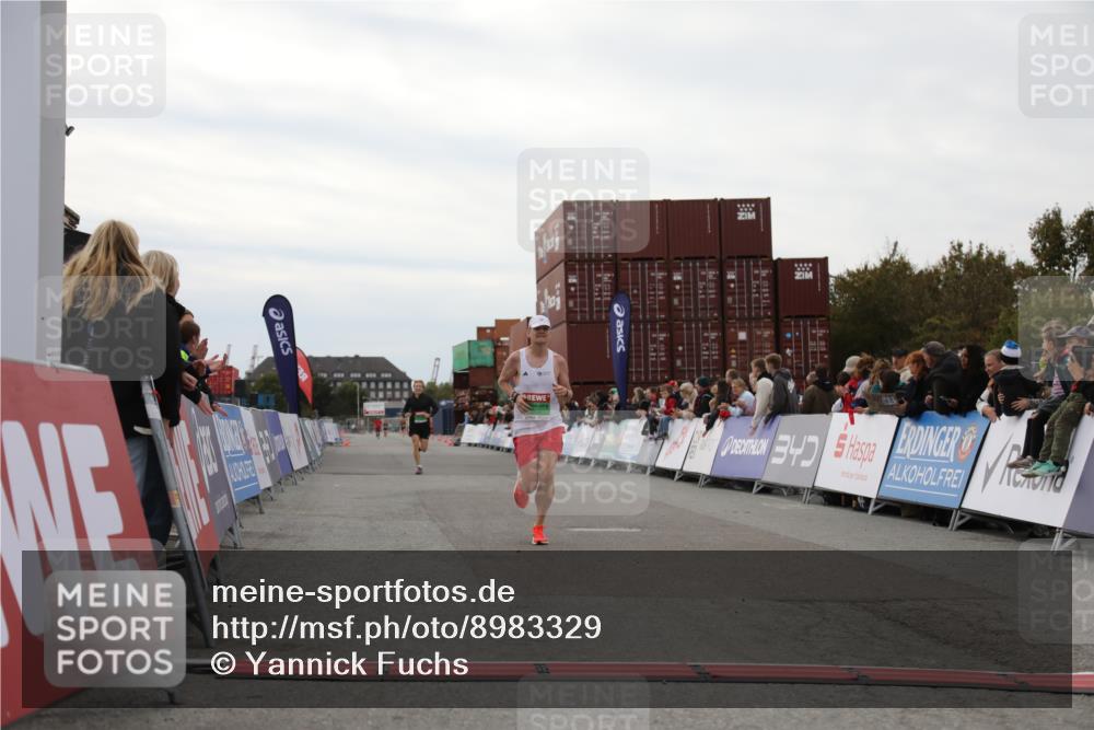 03.10.2025 - Köhlbrandbrückenlauf Yannick Fuchs http://msf.ph/oto/8983329 03.10.2025 15:51:54 Ziel 7054, 7520 meine-sportfotos.de