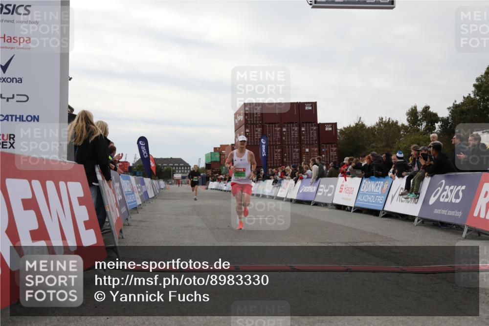 03.10.2025 - Köhlbrandbrückenlauf Yannick Fuchs http://msf.ph/oto/8983330 03.10.2025 15:51:54 Ziel 7054, 7520 meine-sportfotos.de
