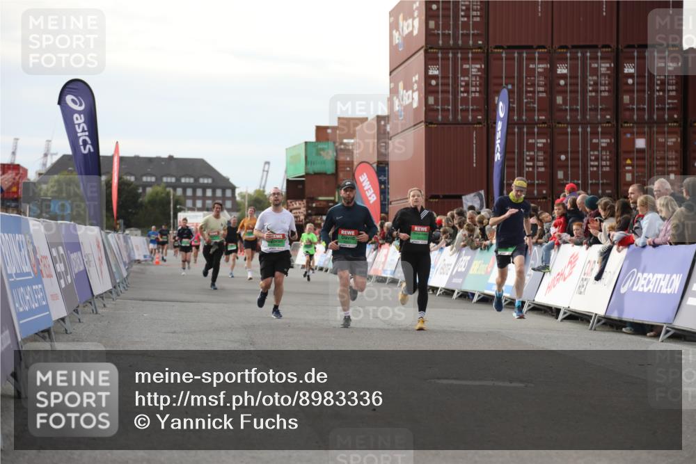 03.10.2025 - Köhlbrandbrückenlauf Yannick Fuchs http://msf.ph/oto/8983336 03.10.2025 16:06:47 Ziel 8848, 8965, 9128, 9353, 9354 meine-sportfotos.de
