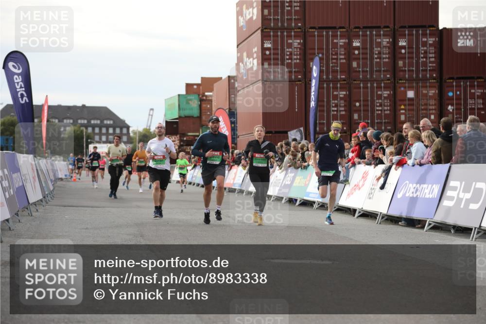 03.10.2025 - Köhlbrandbrückenlauf Yannick Fuchs http://msf.ph/oto/8983338 03.10.2025 16:06:48 Ziel 8848, 8965, 9128, 9353, 9354 meine-sportfotos.de