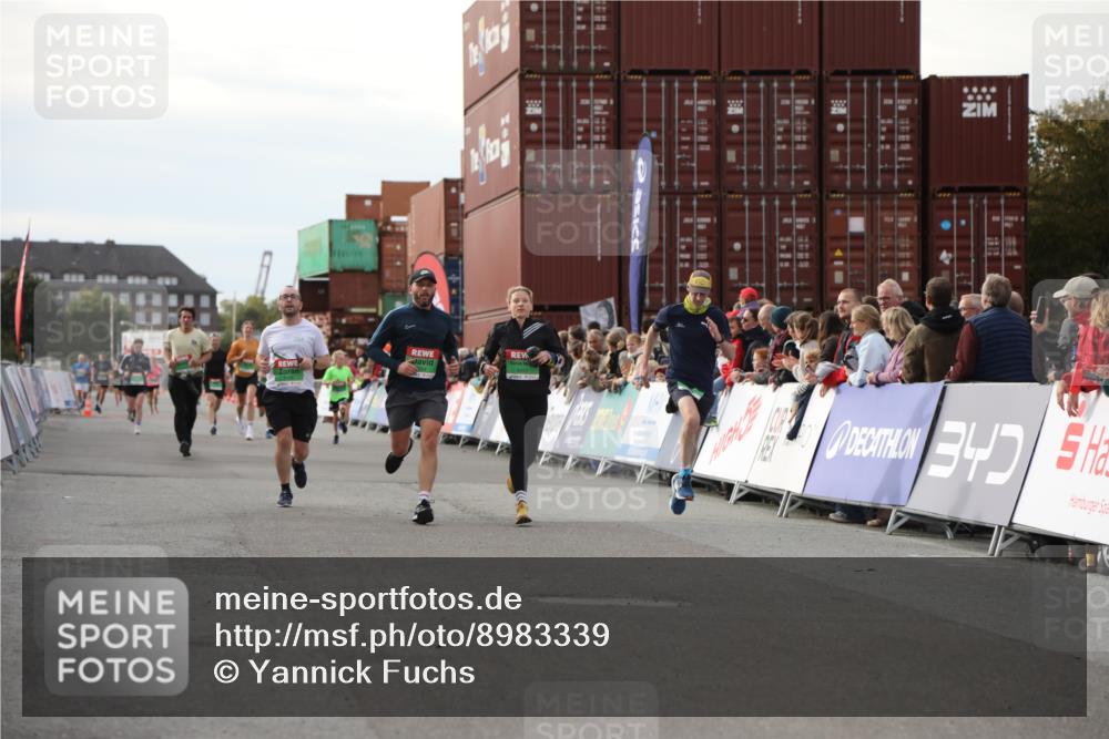 03.10.2025 - Köhlbrandbrückenlauf Yannick Fuchs http://msf.ph/oto/8983339 03.10.2025 16:06:48 Ziel 8848, 8965, 9128, 9353, 9354 meine-sportfotos.de