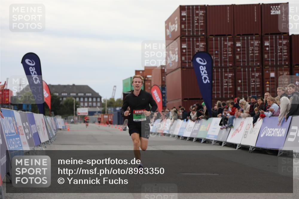 03.10.2025 - Köhlbrandbrückenlauf Yannick Fuchs http://msf.ph/oto/8983350 03.10.2025 15:51:57 Ziel 7054, 7520 meine-sportfotos.de