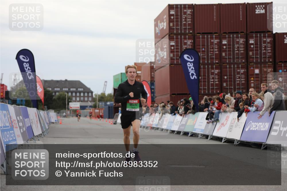 03.10.2025 - Köhlbrandbrückenlauf Yannick Fuchs http://msf.ph/oto/8983352 03.10.2025 15:51:57 Ziel 7054, 7520 meine-sportfotos.de