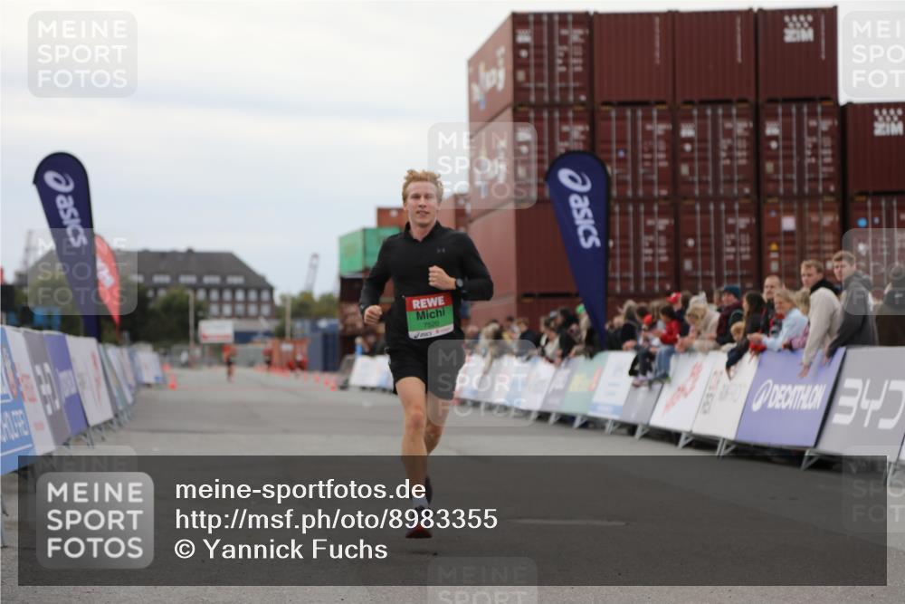 03.10.2025 - Köhlbrandbrückenlauf Yannick Fuchs http://msf.ph/oto/8983355 03.10.2025 15:51:58 Ziel 7054, 7520 meine-sportfotos.de