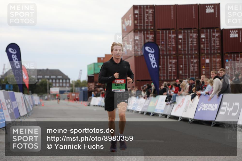 03.10.2025 - Köhlbrandbrückenlauf Yannick Fuchs http://msf.ph/oto/8983359 03.10.2025 15:51:58 Ziel 7054, 7520 meine-sportfotos.de
