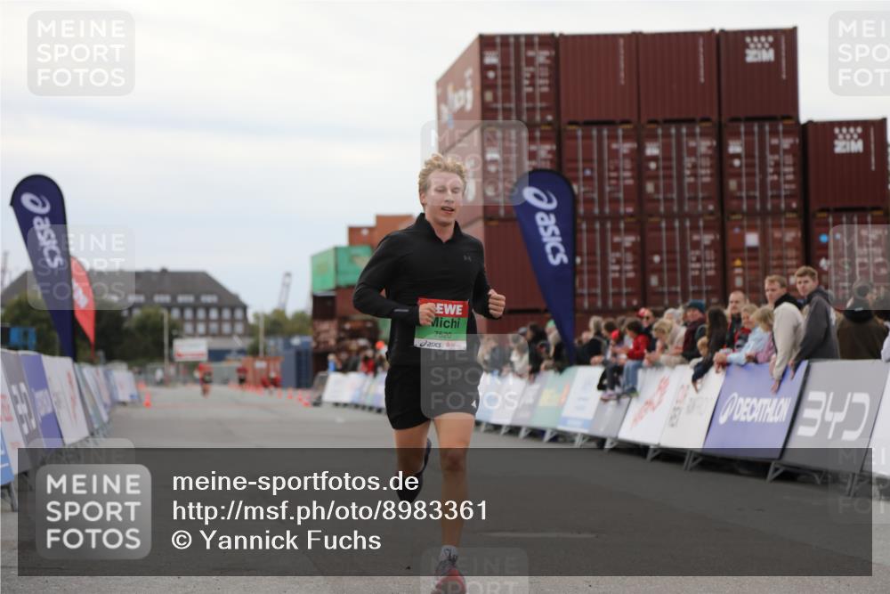 03.10.2025 - Köhlbrandbrückenlauf Yannick Fuchs http://msf.ph/oto/8983361 03.10.2025 15:51:58 Ziel 7054, 7520 meine-sportfotos.de