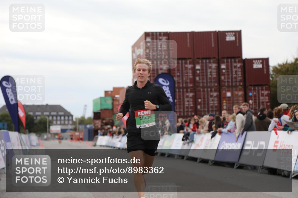 03.10.2025 - Köhlbrandbrückenlauf Yannick Fuchs http://msf.ph/oto/8983362 03.10.2025 15:51:59 Ziel 7054, 7520 meine-sportfotos.de
