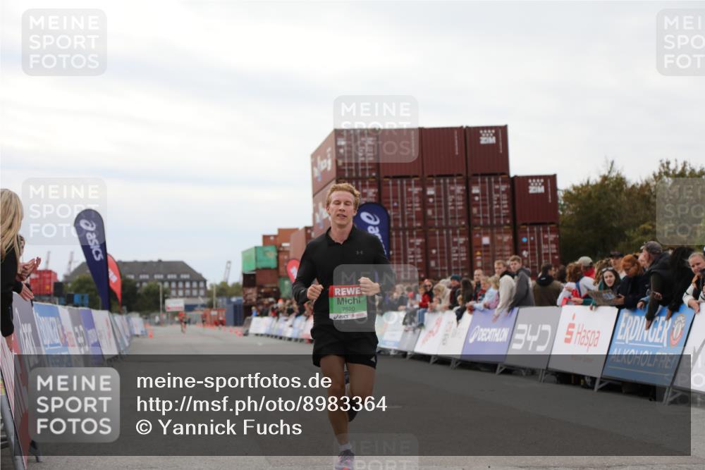 03.10.2025 - Köhlbrandbrückenlauf Yannick Fuchs http://msf.ph/oto/8983364 03.10.2025 15:51:59 Ziel 7054, 7520 meine-sportfotos.de