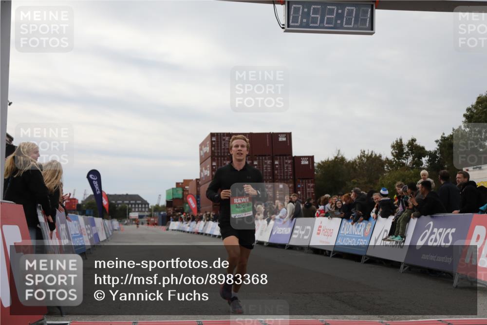 03.10.2025 - Köhlbrandbrückenlauf Yannick Fuchs http://msf.ph/oto/8983368 03.10.2025 15:51:59 Ziel 7054, 7520 meine-sportfotos.de