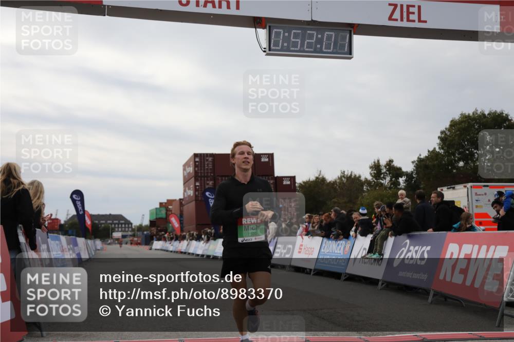 03.10.2025 - Köhlbrandbrückenlauf Yannick Fuchs http://msf.ph/oto/8983370 03.10.2025 15:51:59 Ziel 7054, 7520 meine-sportfotos.de