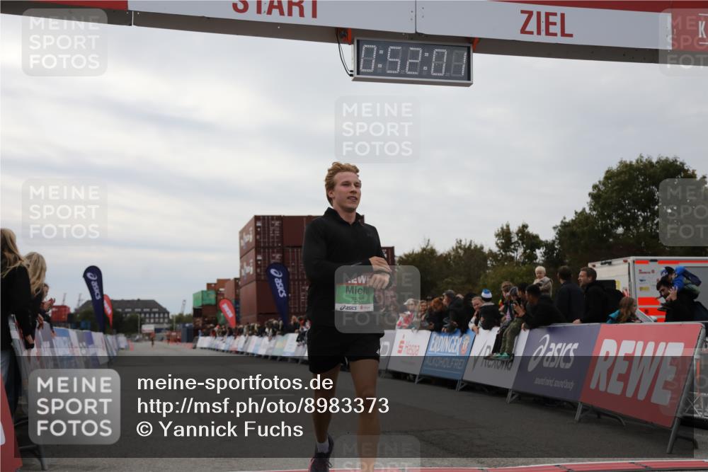 03.10.2025 - Köhlbrandbrückenlauf Yannick Fuchs http://msf.ph/oto/8983373 03.10.2025 15:52:00 Ziel 7520 meine-sportfotos.de