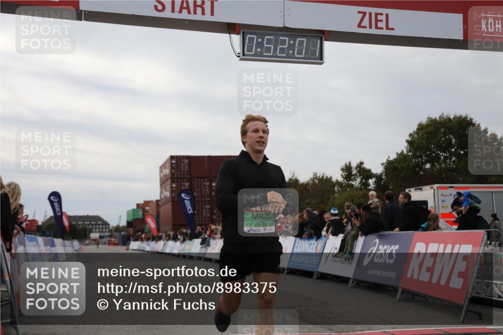 03.10.2025 - Köhlbrandbrückenlauf Yannick Fuchs http://msf.ph/oto/8983375 03.10.2025 15:52:00 Ziel 7520 meine-sportfotos.de