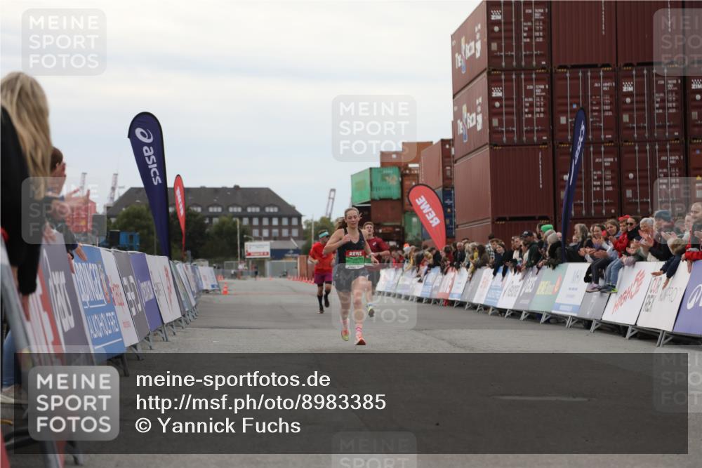 03.10.2025 - Köhlbrandbrückenlauf Yannick Fuchs http://msf.ph/oto/8983385 03.10.2025 15:52:15 Ziel 8968, 9269, 9602 meine-sportfotos.de