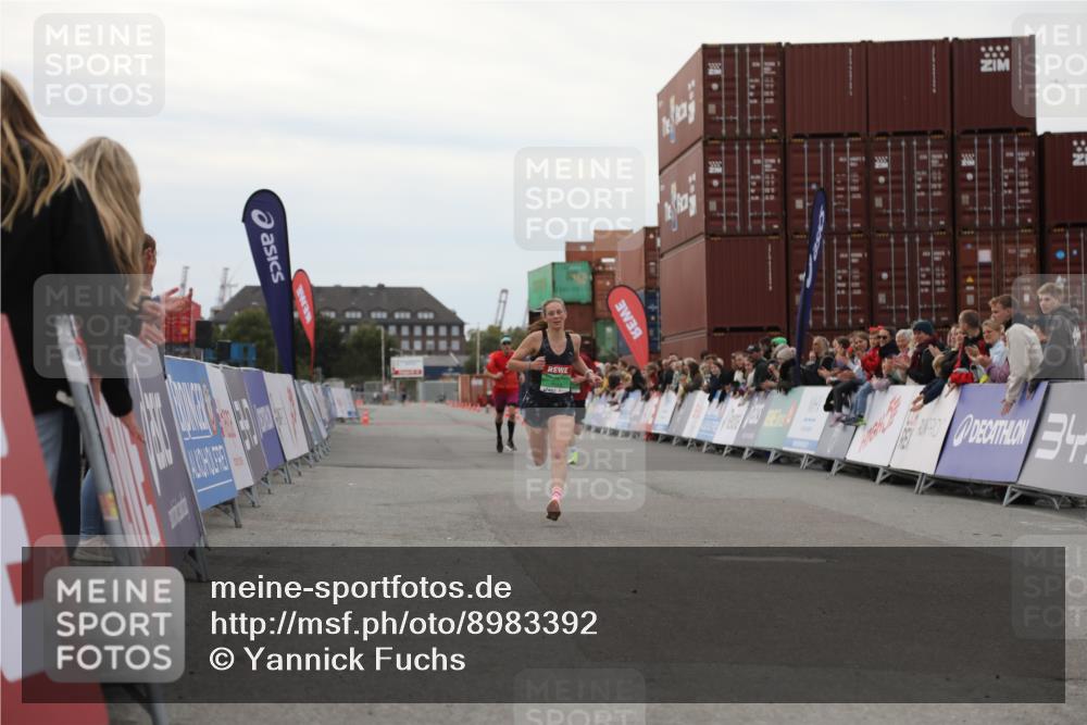 03.10.2025 - Köhlbrandbrückenlauf Yannick Fuchs http://msf.ph/oto/8983392 03.10.2025 15:52:16 Ziel 8968, 9269, 9602 meine-sportfotos.de