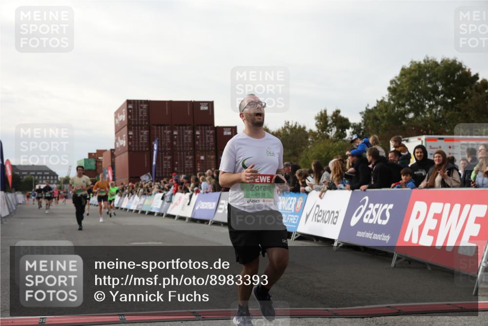 03.10.2025 - Köhlbrandbrückenlauf Yannick Fuchs http://msf.ph/oto/8983393 03.10.2025 16:06:53 Ziel 7263, 8848, 8866, 8967, 9128, 9353, 9354, 9416, 9417 meine-sportfotos.de