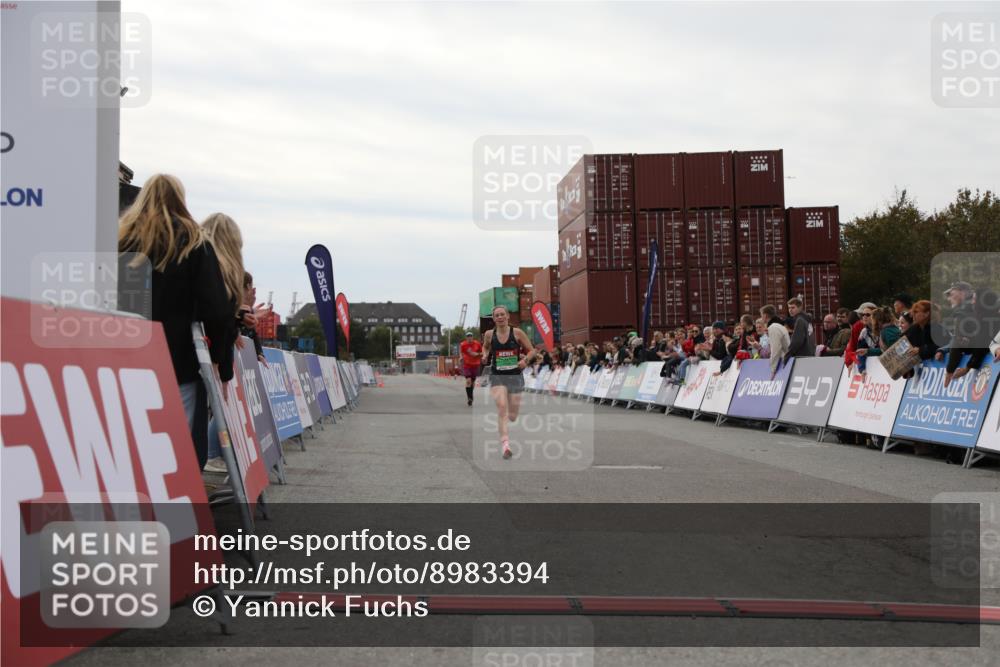 03.10.2025 - Köhlbrandbrückenlauf Yannick Fuchs http://msf.ph/oto/8983394 03.10.2025 15:52:16 Ziel 8968, 9269, 9602 meine-sportfotos.de