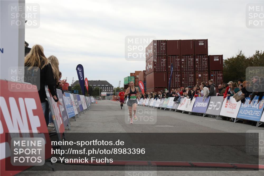 03.10.2025 - Köhlbrandbrückenlauf Yannick Fuchs http://msf.ph/oto/8983396 03.10.2025 15:52:16 Ziel 8968, 9269, 9602 meine-sportfotos.de