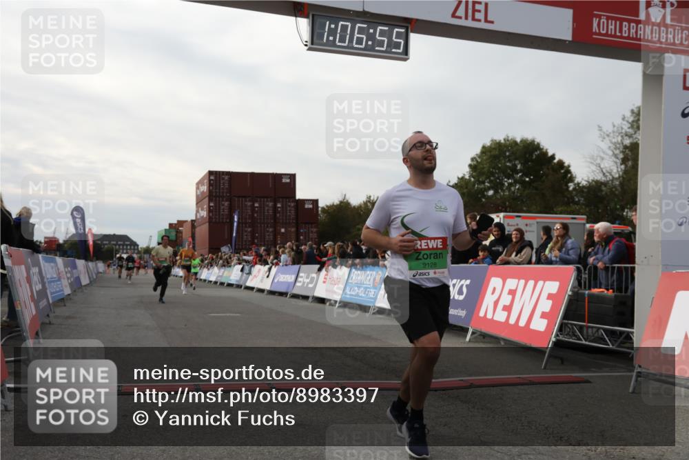 03.10.2025 - Köhlbrandbrückenlauf Yannick Fuchs http://msf.ph/oto/8983397 03.10.2025 16:06:54 Ziel 7263, 7322, 8848, 8866, 8967, 9128, 9353, 9354, 9416, 9417 meine-sportfotos.de