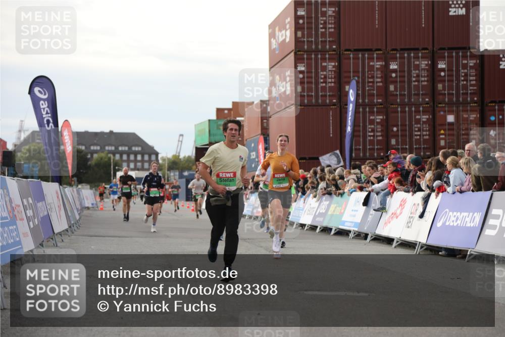 03.10.2025 - Köhlbrandbrückenlauf Yannick Fuchs http://msf.ph/oto/8983398 03.10.2025 16:06:54 Ziel 7263, 7322, 8848, 8866, 8967, 9128, 9353, 9354, 9416, 9417 meine-sportfotos.de