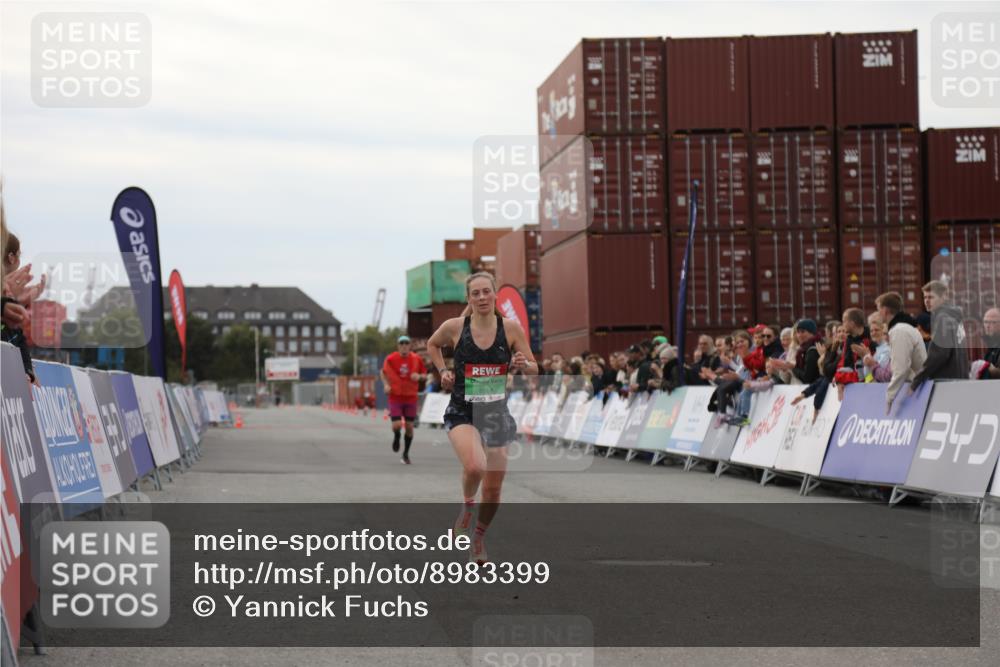 03.10.2025 - Köhlbrandbrückenlauf Yannick Fuchs http://msf.ph/oto/8983399 03.10.2025 15:52:17 Ziel 8968, 9269, 9602 meine-sportfotos.de
