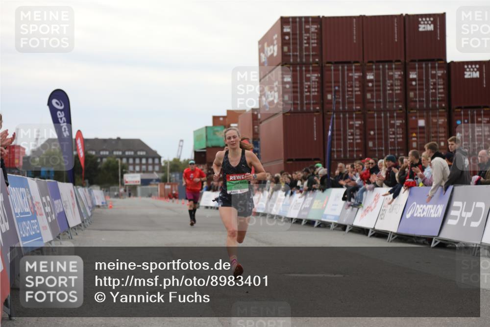 03.10.2025 - Köhlbrandbrückenlauf Yannick Fuchs http://msf.ph/oto/8983401 03.10.2025 15:52:17 Ziel 8968, 9269, 9602 meine-sportfotos.de