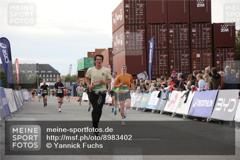 03.10.2025 - Köhlbrandbrückenlauf Yannick Fuchs http://msf.ph/oto/8983402 03.10.2025 16:06:54 Ziel 7263, 7322, 8848, 8866, 8967, 9128, 9353, 9354, 9416, 9417 meine-sportfotos.de