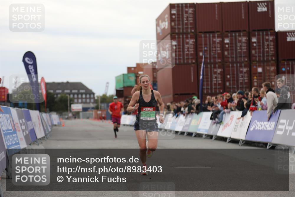 03.10.2025 - Köhlbrandbrückenlauf Yannick Fuchs http://msf.ph/oto/8983403 03.10.2025 15:52:17 Ziel 8968, 9269, 9602 meine-sportfotos.de