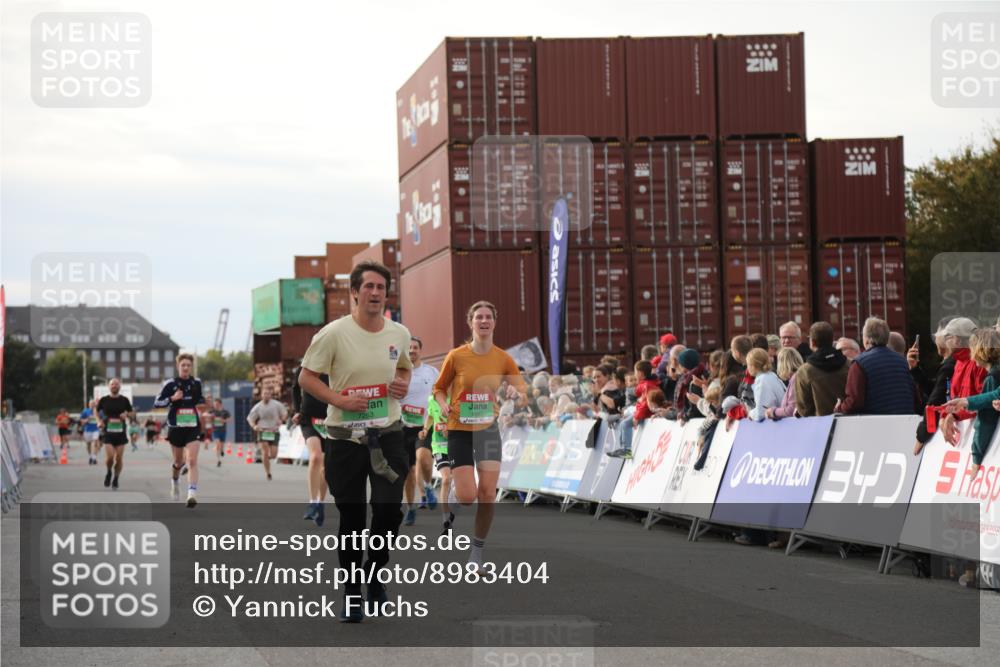 03.10.2025 - Köhlbrandbrückenlauf Yannick Fuchs http://msf.ph/oto/8983404 03.10.2025 16:06:55 Ziel 7228, 7263, 7322, 8866, 8967, 9128, 9353, 9354, 9416, 9417 meine-sportfotos.de