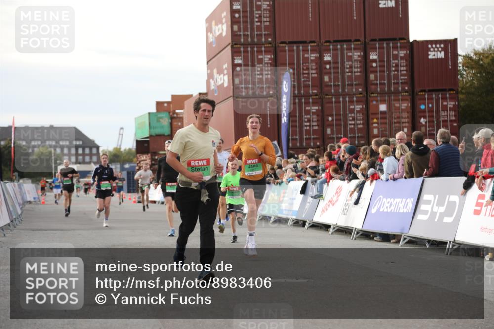 03.10.2025 - Köhlbrandbrückenlauf Yannick Fuchs http://msf.ph/oto/8983406 03.10.2025 16:06:55 Ziel 7228, 7263, 7322, 8866, 8967, 9128, 9353, 9354, 9416, 9417 meine-sportfotos.de