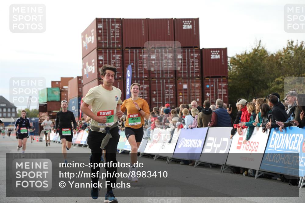 03.10.2025 - Köhlbrandbrückenlauf Yannick Fuchs http://msf.ph/oto/8983410 03.10.2025 16:06:56 Ziel 7228, 7263, 7322, 8866, 8967, 9128, 9416, 9417 meine-sportfotos.de