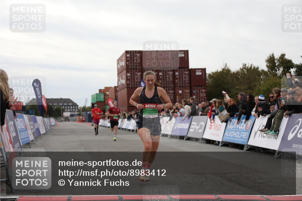 03.10.2025 - Köhlbrandbrückenlauf Yannick Fuchs http://msf.ph/oto/8983412 03.10.2025 15:52:18 Ziel 8968, 9269, 9602 meine-sportfotos.de