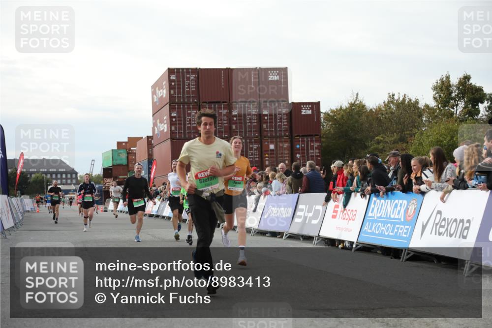 03.10.2025 - Köhlbrandbrückenlauf Yannick Fuchs http://msf.ph/oto/8983413 03.10.2025 16:06:56 Ziel 7228, 7263, 7322, 8866, 8967, 9128, 9416, 9417 meine-sportfotos.de