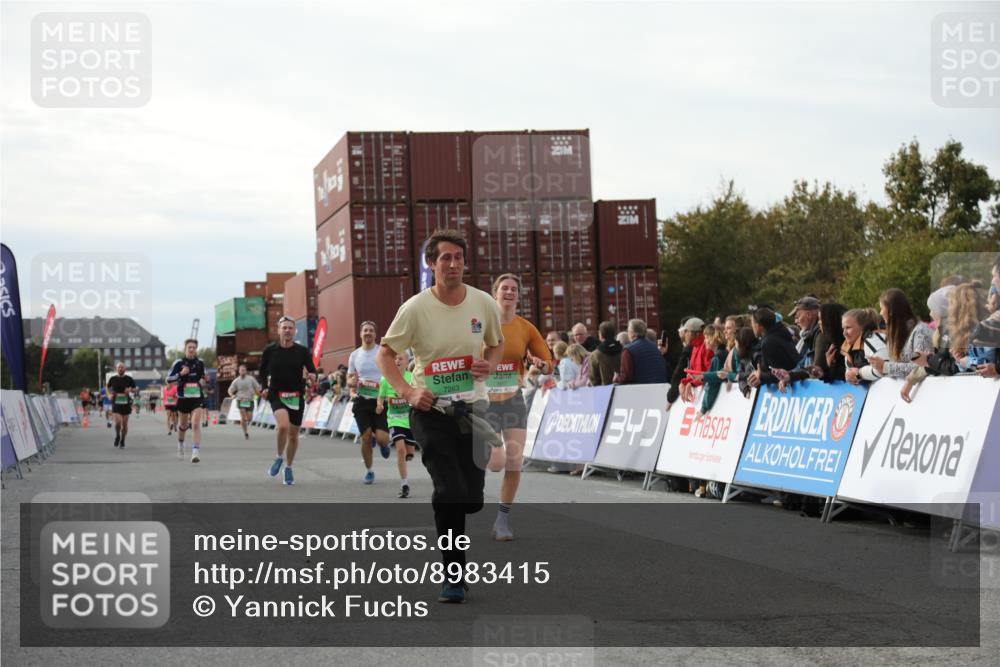 03.10.2025 - Köhlbrandbrückenlauf Yannick Fuchs http://msf.ph/oto/8983415 03.10.2025 16:06:56 Ziel 7228, 7263, 7322, 8866, 8967, 9128, 9416, 9417 meine-sportfotos.de
