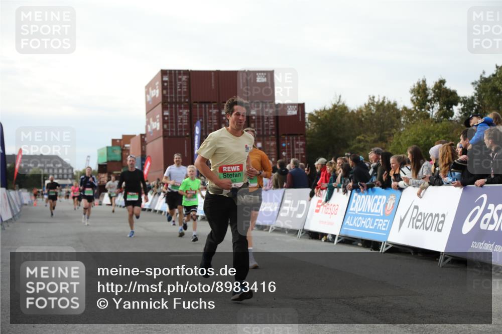 03.10.2025 - Köhlbrandbrückenlauf Yannick Fuchs http://msf.ph/oto/8983416 03.10.2025 16:06:56 Ziel 7228, 7263, 7322, 8866, 8967, 9128, 9416, 9417 meine-sportfotos.de