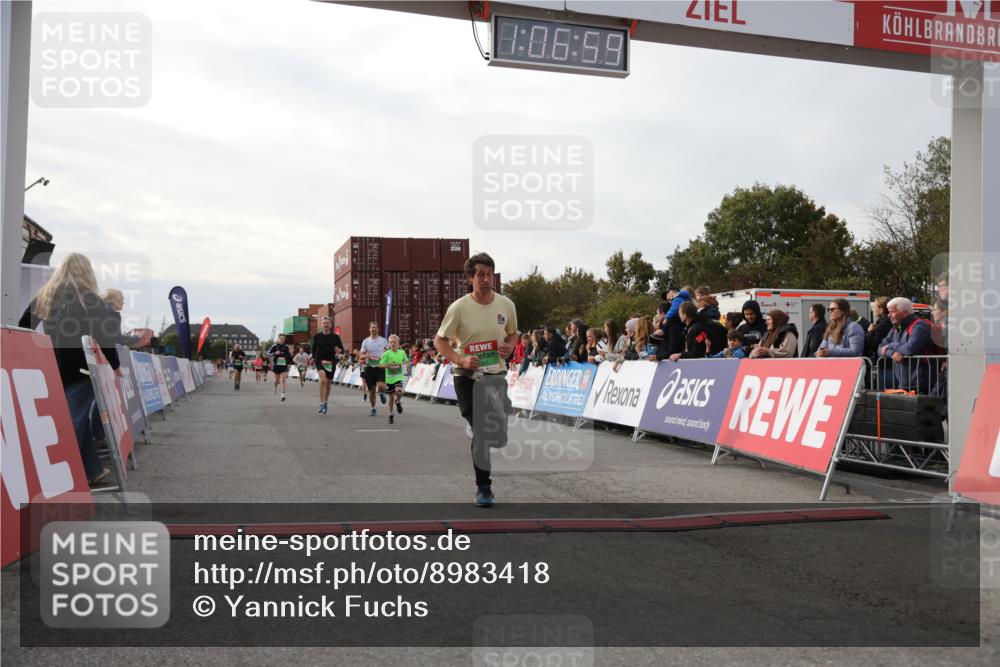 03.10.2025 - Köhlbrandbrückenlauf Yannick Fuchs http://msf.ph/oto/8983418 03.10.2025 16:06:57 Ziel 7228, 7263, 7322, 7995, 8866, 8967, 9416, 9417 meine-sportfotos.de