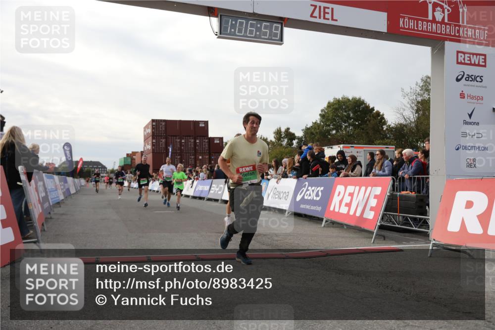 03.10.2025 - Köhlbrandbrückenlauf Yannick Fuchs http://msf.ph/oto/8983425 03.10.2025 16:06:57 Ziel 7228, 7263, 7322, 7995, 8866, 8967, 9416, 9417 meine-sportfotos.de