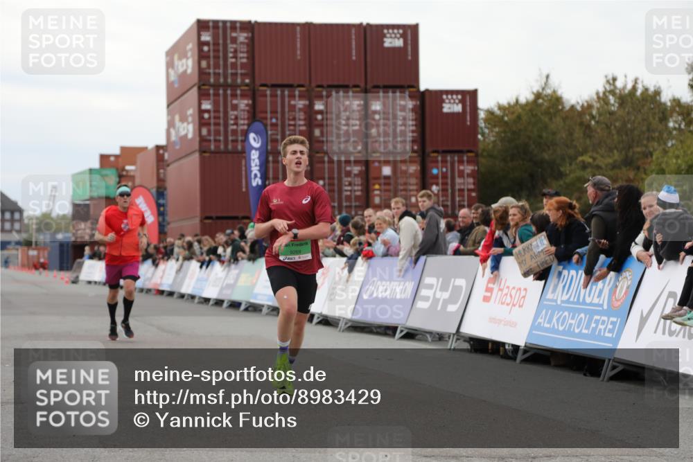03.10.2025 - Köhlbrandbrückenlauf Yannick Fuchs http://msf.ph/oto/8983429 03.10.2025 15:52:20 Ziel 8968, 9269, 9602 meine-sportfotos.de