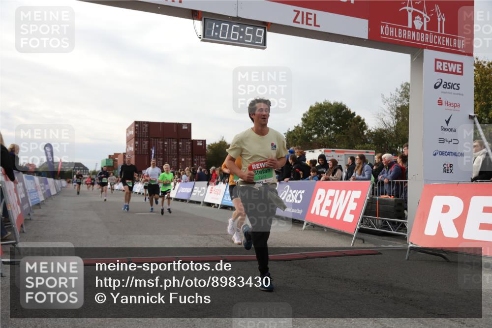 03.10.2025 - Köhlbrandbrückenlauf Yannick Fuchs http://msf.ph/oto/8983430 03.10.2025 16:06:58 Ziel 7228, 7263, 7322, 7995, 8866, 8967, 9416, 9417 meine-sportfotos.de