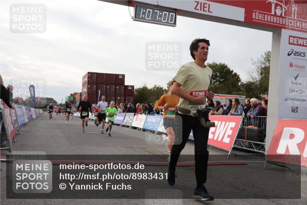 03.10.2025 - Köhlbrandbrückenlauf Yannick Fuchs http://msf.ph/oto/8983431 03.10.2025 16:06:58 Ziel 7228, 7263, 7322, 7995, 8866, 8967, 9416, 9417 meine-sportfotos.de