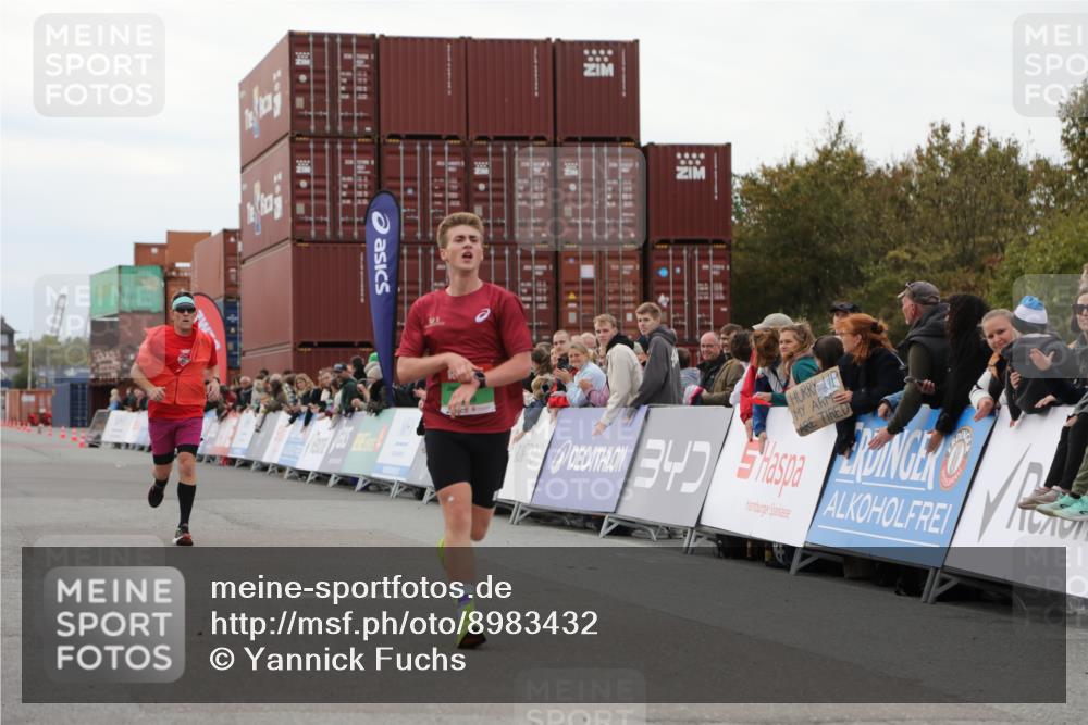 03.10.2025 - Köhlbrandbrückenlauf Yannick Fuchs http://msf.ph/oto/8983432 03.10.2025 15:52:20 Ziel 8968, 9269, 9602 meine-sportfotos.de