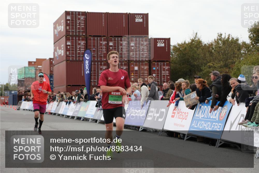 03.10.2025 - Köhlbrandbrückenlauf Yannick Fuchs http://msf.ph/oto/8983434 03.10.2025 15:52:20 Ziel 8968, 9269, 9602 meine-sportfotos.de