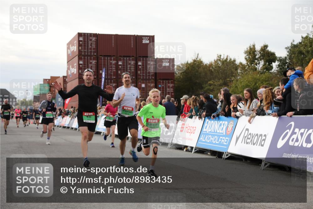 03.10.2025 - Köhlbrandbrückenlauf Yannick Fuchs http://msf.ph/oto/8983435 03.10.2025 16:06:59 Ziel 7174, 7228, 7263, 7322, 7995, 8866, 8967, 9416, 9417 meine-sportfotos.de